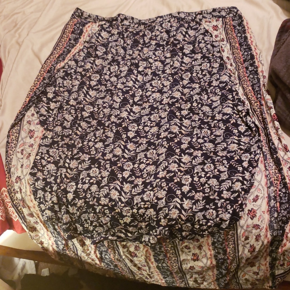 Size 3(plus size) floral skirt